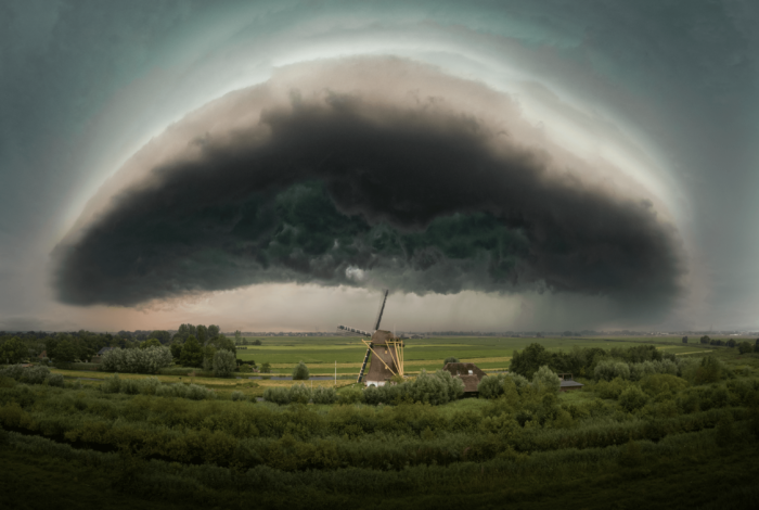 Shelfcloud met molen landschapsfotografie